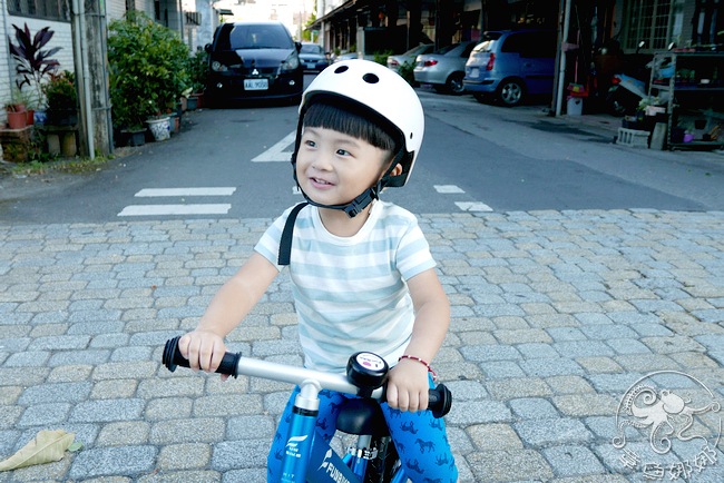 該是放手讓孩子勇敢跨步走【台灣ilovekids】FUNbike滑步車，踏上孩子前進的第一步，超輕1.9公斤鋁合金車架，一手撐起孩子的世界！ @章魚娜娜 ∞ 玩味生活