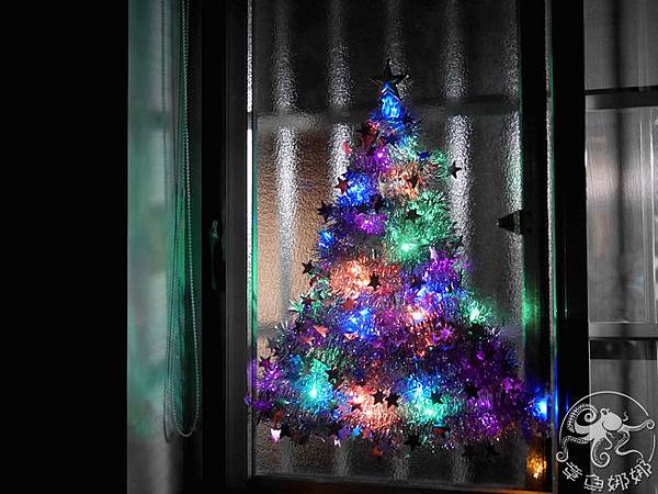 親子動手做DIY【聖誕樹】給孩子一份特別的聖誕禮物，共同創作聖誕樹，簡易親子活動！裝飾你的家，讓聖誕節更有氣氛！ @章魚娜娜 ∞ 玩味生活