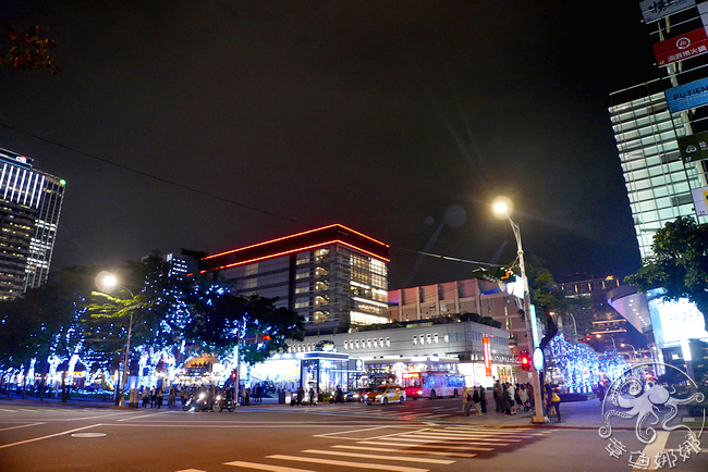 【捷運台北101/世貿站】Xmas街景/愛‧Sharing2017，聖誕氣氛壟罩整個台北信義區▋吉卜力、歐美貨櫃市集、統一百貨、超美101 @章魚娜娜 ∞ 玩味生活