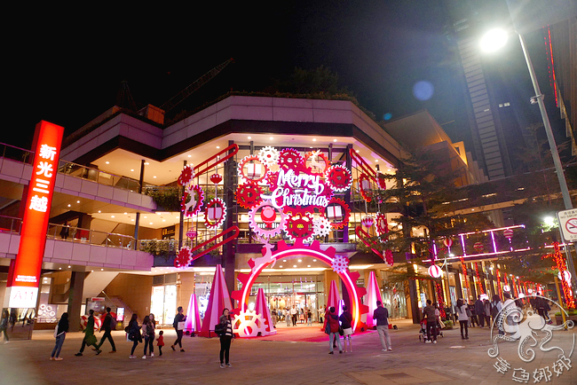 【捷運台北101/世貿站】Xmas街景/愛‧Sharing2017，聖誕氣氛壟罩整個台北信義區▋吉卜力、歐美貨櫃市集、統一百貨、超美101 @章魚娜娜 ∞ 玩味生活