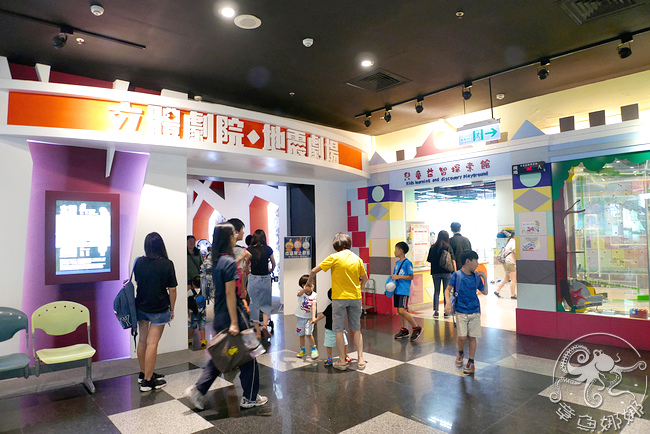 台北親子景點▋台灣科學教育館；寓教於樂的親子景點。美崙公園以科學為主題的公園，兒童科學遊戲城屬於特殊遊戲場，結合攀爬、迷宮、繩網、溜滑梯 @章魚娜娜 ∞ 玩味生活