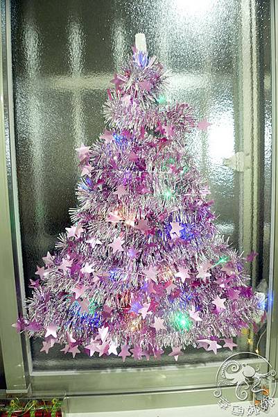 親子動手做DIY【聖誕樹】給孩子一份特別的聖誕禮物，共同創作聖誕樹，簡易親子活動！裝飾你的家，讓聖誕節更有氣氛！ @章魚娜娜 ∞ 玩味生活